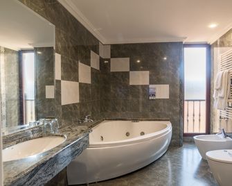 Hotel Spa Villa Pasiega - Hoznayo - Bathroom