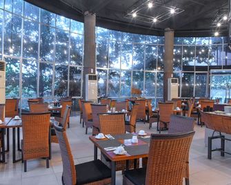 Oak Tree Emerald Hotel & Conventions Semarang - Semarang - Restaurant