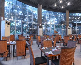 Oak Tree Emerald Hotel & Conventions Semarang - Semarang - Restaurant