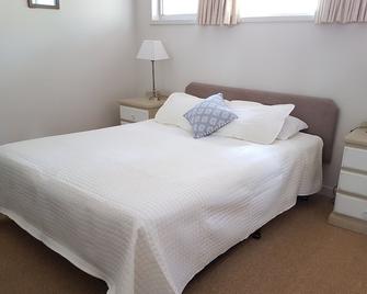 Villa by the Beach @ Kingfisher Bay Resort. Family friendly + ideal for couples - Fraser Island - Bedroom