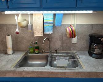 Blue Upstairs Apt. /Very Comfy Queen Beds/ Balcony /Wifi 40mgs Speed Fiber Optic - Chapala - Cocina