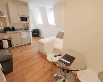 Kent House - Bristol - Sufragerie