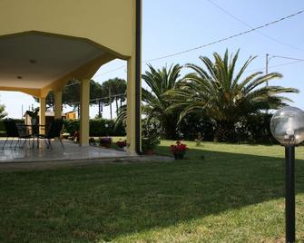 Bed And Breakfast Elisa - Sonnino - Patio