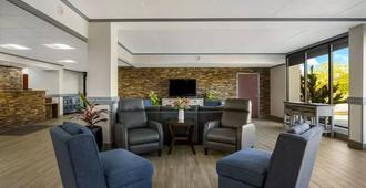Clarion Inn & Suites Airport - Grand Rapids - Lounge