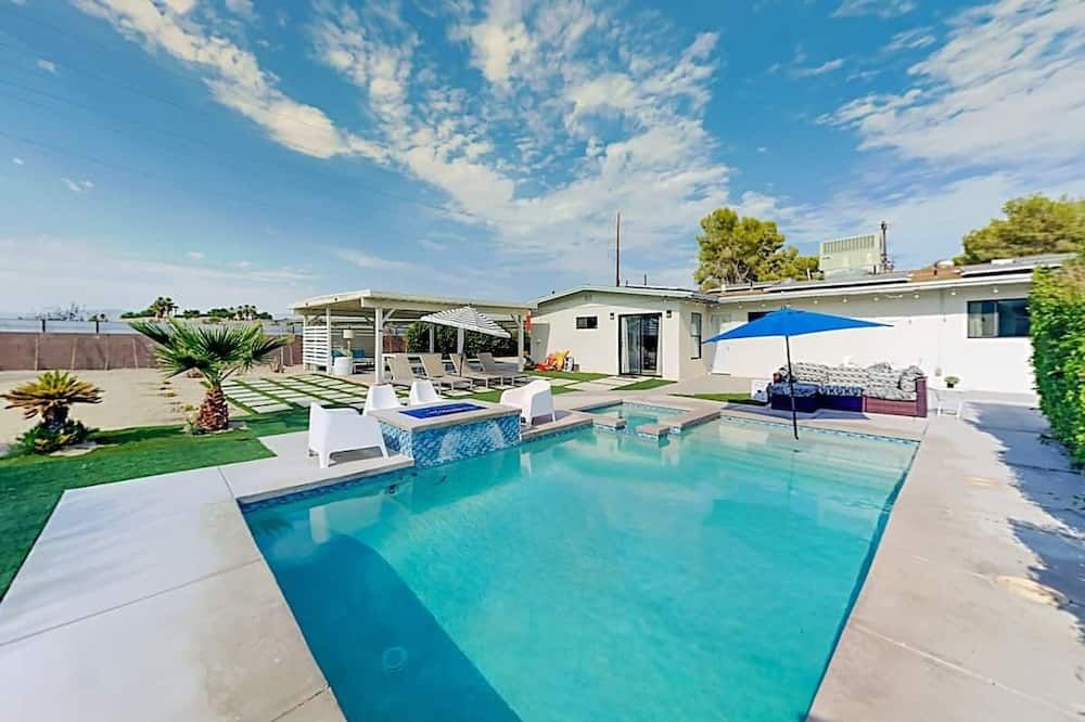 Private Oasis: Cozy Villa Minutes from Downtown Palm Springs, 2 min from golf cs - Palm Springs - Pool