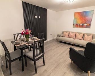 Sunbeam House Apartment 1 - Heysham - Dining room