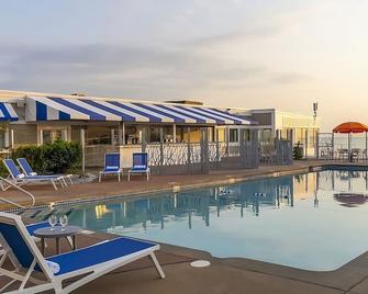 Perfect Spot for Soaking Up Some Sun & Sightseeing! Private Beach, Onsite Pools! - Falmouth - Zwembad