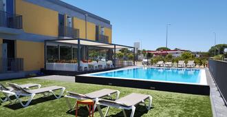 Hotel 3K Faro Aeroporto - Faro - Pool