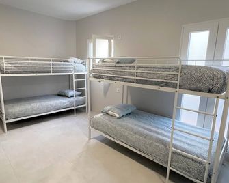 Hostel Oasis - Madrid - Bedroom