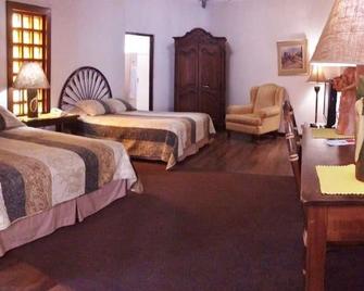Rancho Grande Inn - Panajachel - Yatak Odası
