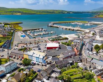 Dingle Harbour Cottages 3 Bed Sleeps 7 by Trident Holiday Homes - Dingle