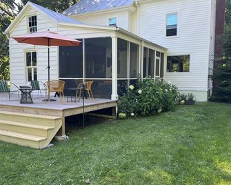 Classic Columbia County Farmhouse - Hudson - Innenhof