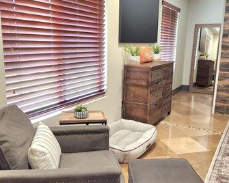 Zion Happy Retreat- Game Room, Sauna, & workspace! Pet Friendly! - Toquerville - Sala de estar