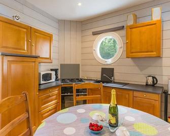 Évasion Marine : Studio avec Jardin Privé, Terrasse et Accès Direct au Canal de Nantes à Brest - FR-1-306-835 - Plessé - Cocina