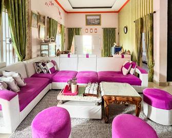 Anaqi Homestay Mitra RedDoorz - Lahat - Sala de estar