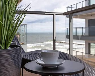 Apartamenty Gardenia Seaside 2 with Sea View by Noclegi Renters - Dziwnów - Balcony