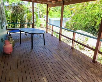 Spatzy's Fale - Tropical Rainforest Retreat - Alofi - Balcony