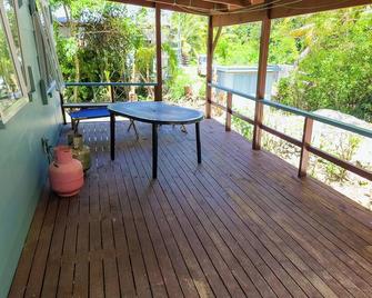 Spatzy's Fale - Tropical Rainforest Retreat - ألوفي - شرفة