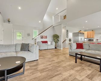 Waters Edge - Pequea - Living room