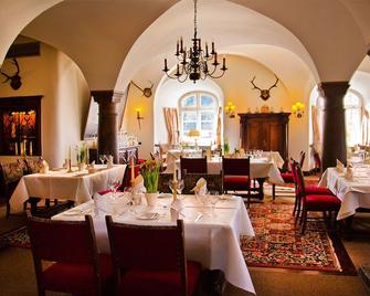 Hotel und Restaurant Burg Schnellenberg - Attendorn - Ресторан