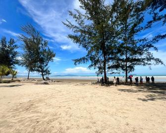 Sematan Roxy 2 Bedroom Apartment - Sematan - Beach