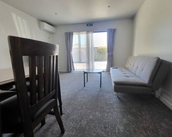 Courtesy Court Motel - Christchurch - Bedroom