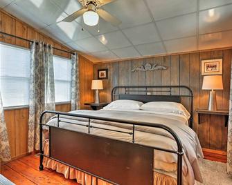 Outer Banks Island Cottage - 1 Mi to Frisco Beach! - Frisco - Bedroom