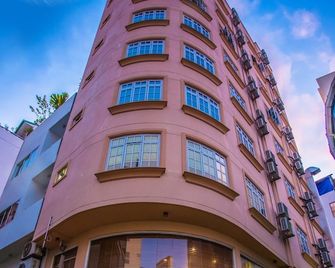 Octave - Malé - Building