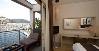 Marina Place Resort - Genoa
