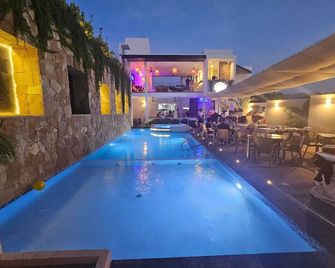 Hotel y Departamentos Sofia - Las Varas - Piscina