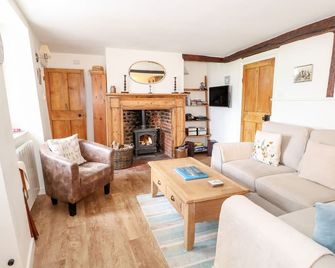 Beach Cottage - Holt - Living room