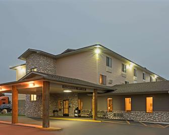 Super 8 by Wyndham Billings - Billings - Rakennus