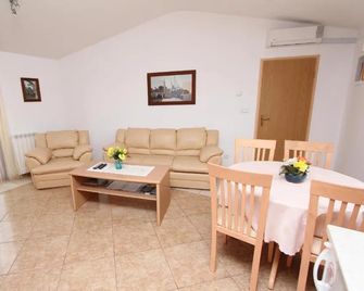 Apartments Liliana - Rovinj - Matsal