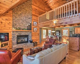 Luxury Mountain Cabin - Panoramic Mountain Views - Blairsville - Sala de estar