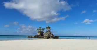 Greenyard Inn - Boracay - Beach