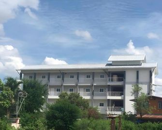 ลัลลาบาย เรสซิเด๊นซ์ by Smarnbook - พุทไธสง - อาคาร