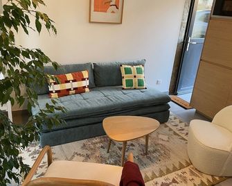 Small two-room house 5 minutes from Chantilly! - Gouvieux - Salon
