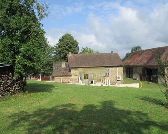 Maison de Campagne en Pleine Nature au Calme - Jumilhac-le-Grand - Edificio