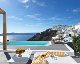 Katikies Chromata Santorini - The Leading Hotels of the World - Imerovigli - Schlafzimmer