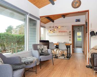 6 Person Holiday Home in Ebeltoft - Ebeltoft - Obývací pokoj