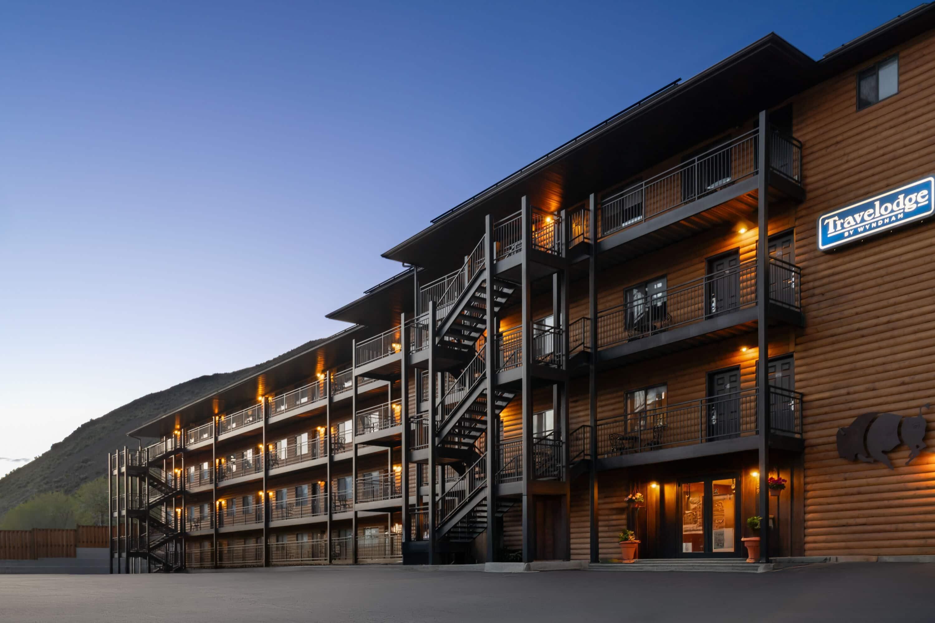Travelodge by Wyndham Gardiner Yellowstone Park North - גארדינר - בניין