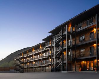 Travelodge by Wyndham Gardiner Yellowstone Park North - גארדינר - בניין