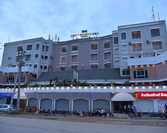 Hotel Pooja International - Davangere - Edifício