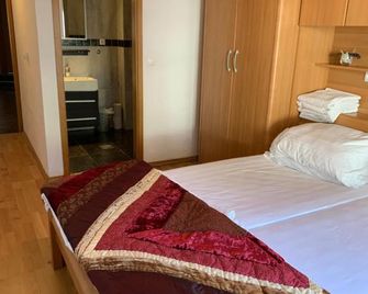 Travellers' Haven Hostel - בלד - חדר שינה