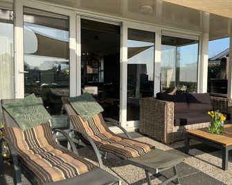 Holiday house with jetty, internet, digital TV, sauna - Makkum - Patio