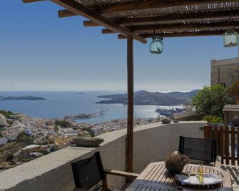 Wind Tales - Ερμούπολη - Μπαλκόνι