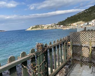 Yali Butik Pansiyon - Karaburun - Балкон