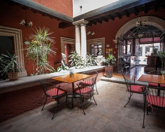 Portico Hotel Cultural - Morelia - Pátio
