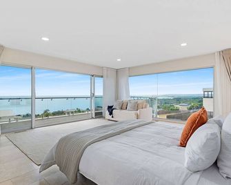 Cliffside Castle With Bay And City Views - Mount Martha - Bedroom