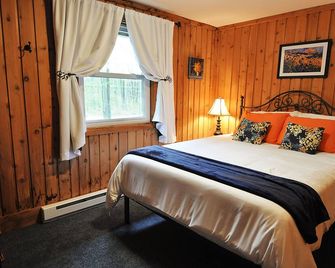 Magical 5BR Cabin, Steps to Lake & Pet-Friendly - 2 Kitchens and Living Rooms! - Pocono Pines - Bedroom